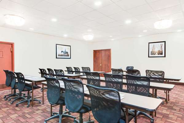  - Baymont Inn & Suites Airport Midland