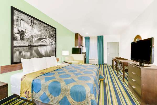  - Super 8 Hotel Cotulla