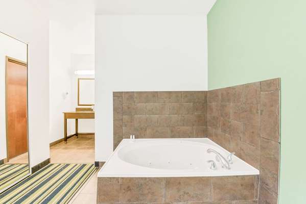 Suite - Super 8 Hotel Cotulla