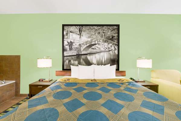 Suite - Super 8 Hotel Cotulla