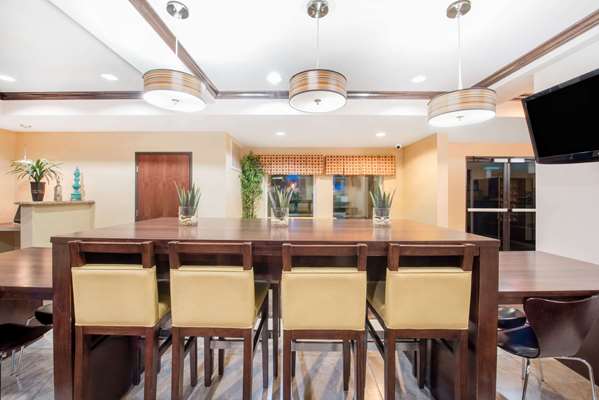  - Super 8 Motel Dilley