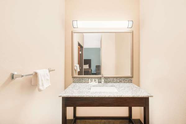  - Super 8 Motel Dilley