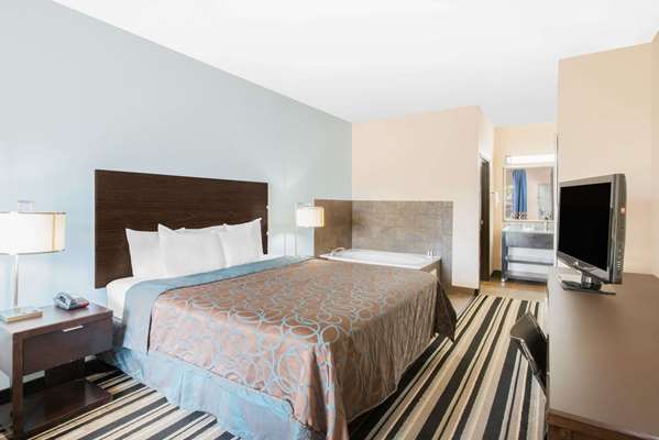 Suite - Super 8 Motel Dilley