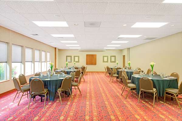  - Days Inn Maryland Heights - I-270, Exit 16