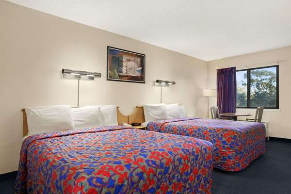 Suite - Days Inn Buena Park - I-5, Exit 116