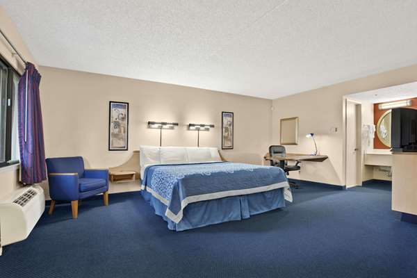 Suite - Days Inn Buena Park - I-5, Exit 116