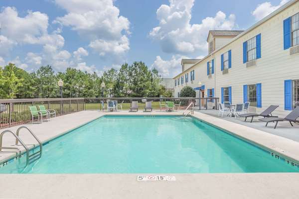 Pool - Days Inn Shallotte