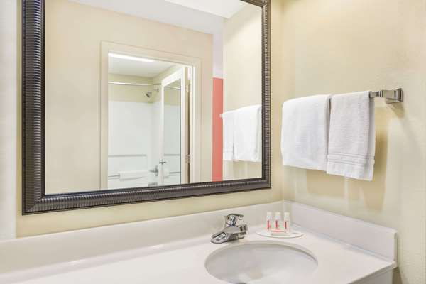  - Days Inn Shallotte