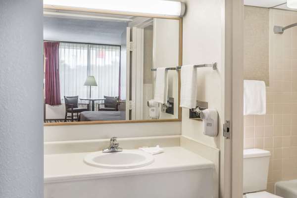  - Super 8 Motel Mall Valdosta - I-75, Exit 18