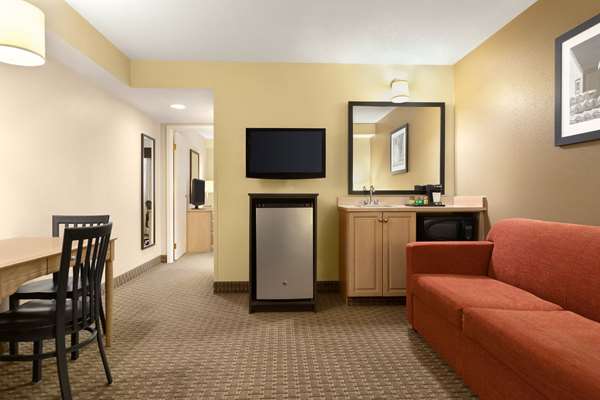 Suite - Travelodge Suites Moncton