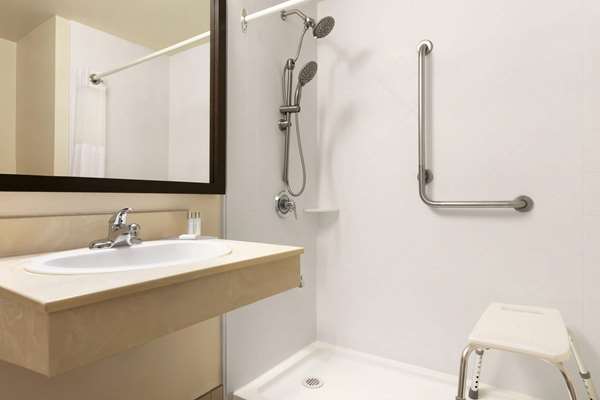  - Travelodge Suites Moncton