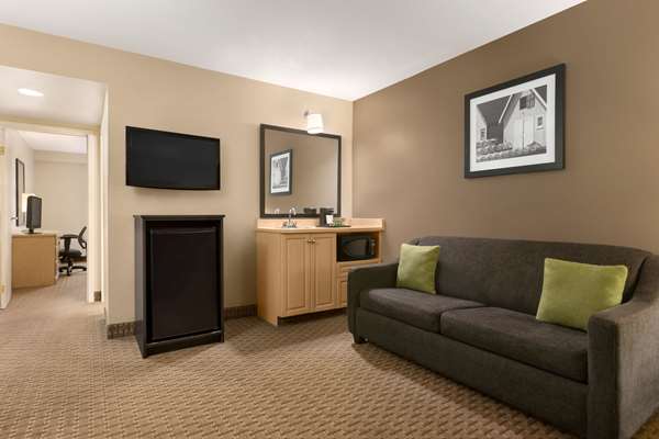 Suite - Travelodge Suites Moncton