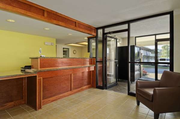  - Days Inn Overland Park