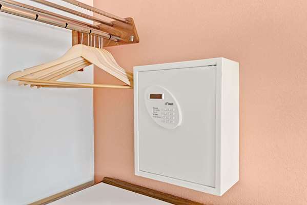  - Days Inn Overland Park