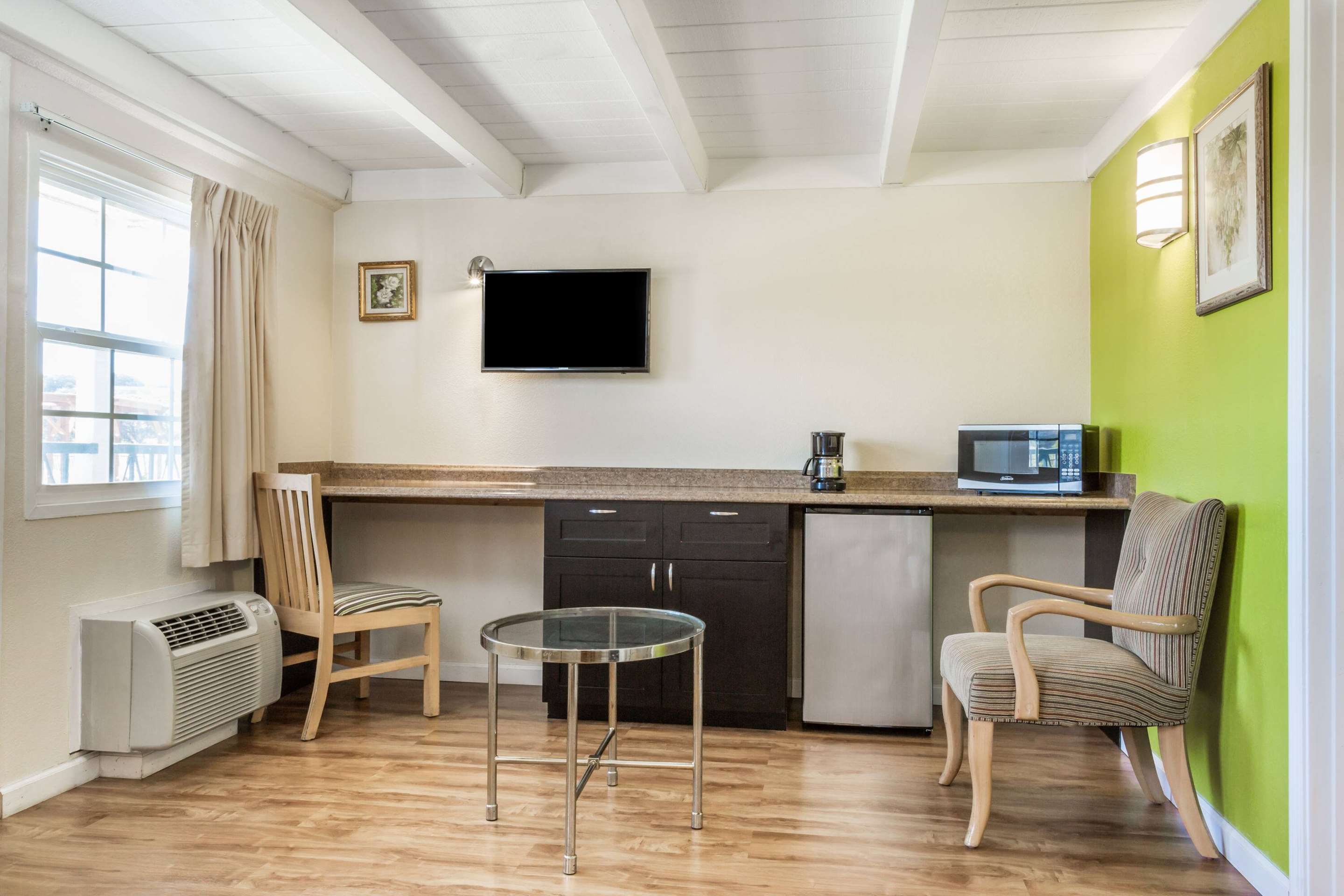 Lobby | Travelodge by Wyndham Fairfield/Napa Valley