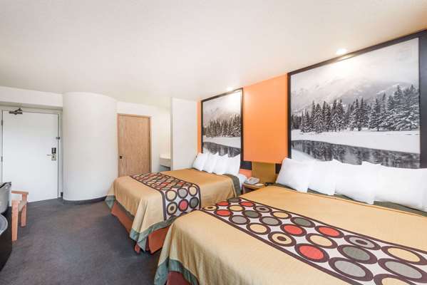  - Super 8 Hotel Show Low