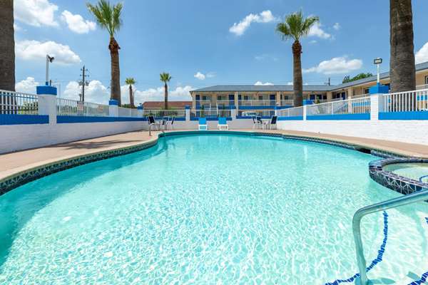 Pool - Days Inn Baytown - I-10, Exit 792