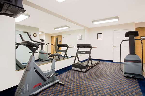 Fitness/ Exercise Room - Super 8 Hotel Oroville - CA 70, Exit 47