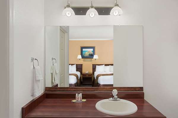  - Super 8 Hotel Oroville - CA 70, Exit 47