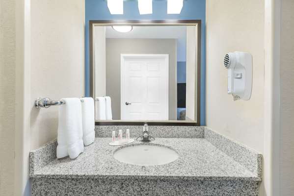  - Baymont Inn & Suites Erie - I-90, Exit 27