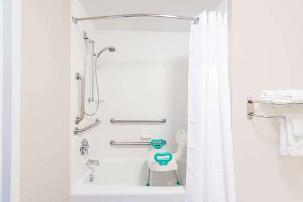  - Baymont Inn & Suites Erie - I-90, Exit 27