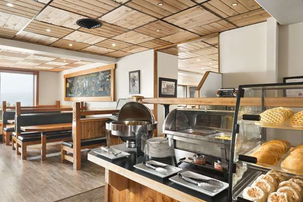 Restaurant - Days Inn Golden