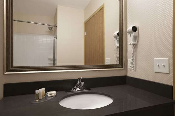 - Days Inn & Suites Airport Winnipeg