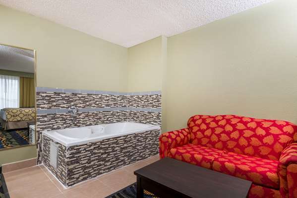 Suite - Baymont Inn & Suites Georgetown - I-75, Exit 126