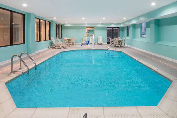 Pool - Baymont Inn & Suites Georgetown - I-75, Exit 126