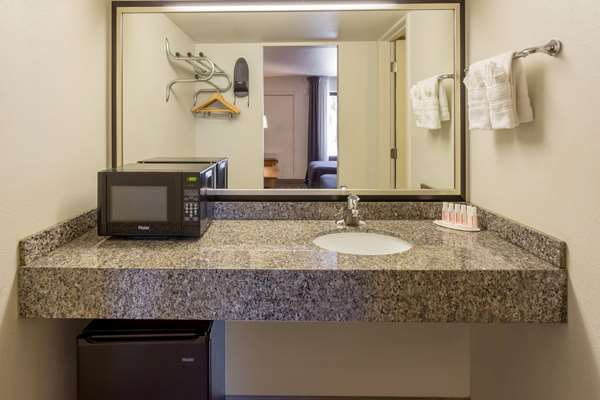  - Howard Johnson Inn Scottsdale