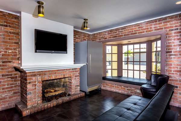  - Howard Johnson Inn Scottsdale