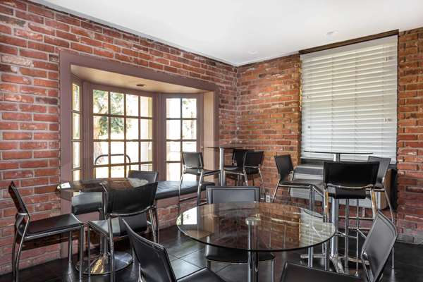  - Howard Johnson Inn Scottsdale