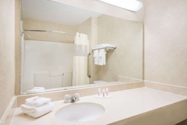  - Baymont Inn & Suites Evansville - I-25, Exit 185