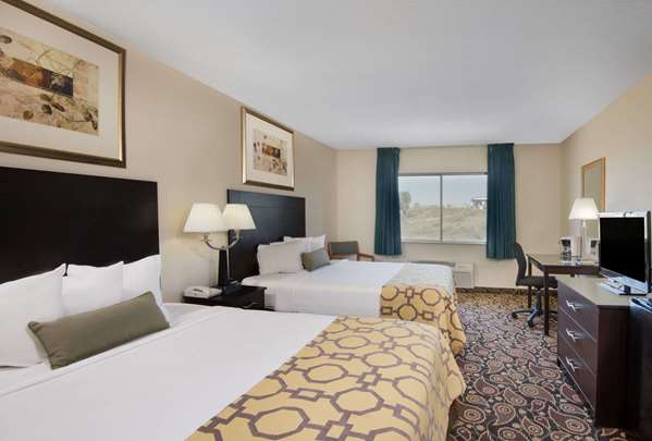  - Baymont Inn & Suites Evansville - I-25, Exit 185