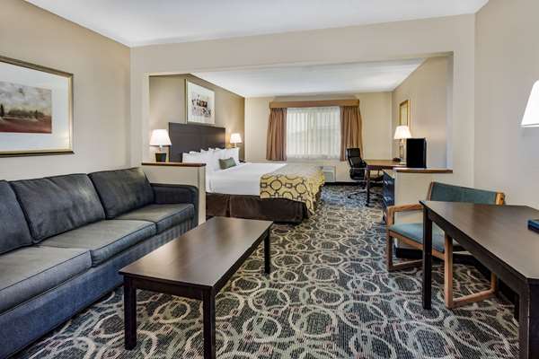 Suite - Baymont Inn & Suites Evansville - I-25, Exit 185