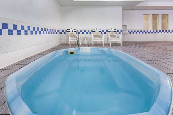 Pool - Baymont Inn & Suites Evansville - I-25, Exit 185