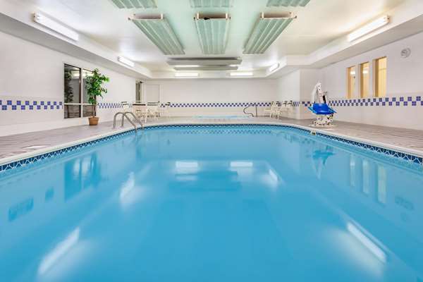 Pool - Baymont Inn & Suites Evansville - I-25, Exit 185