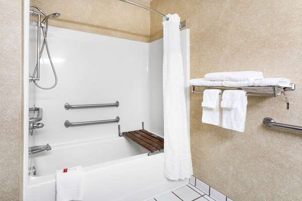  - Baymont Inn & Suites Evansville - I-25, Exit 185