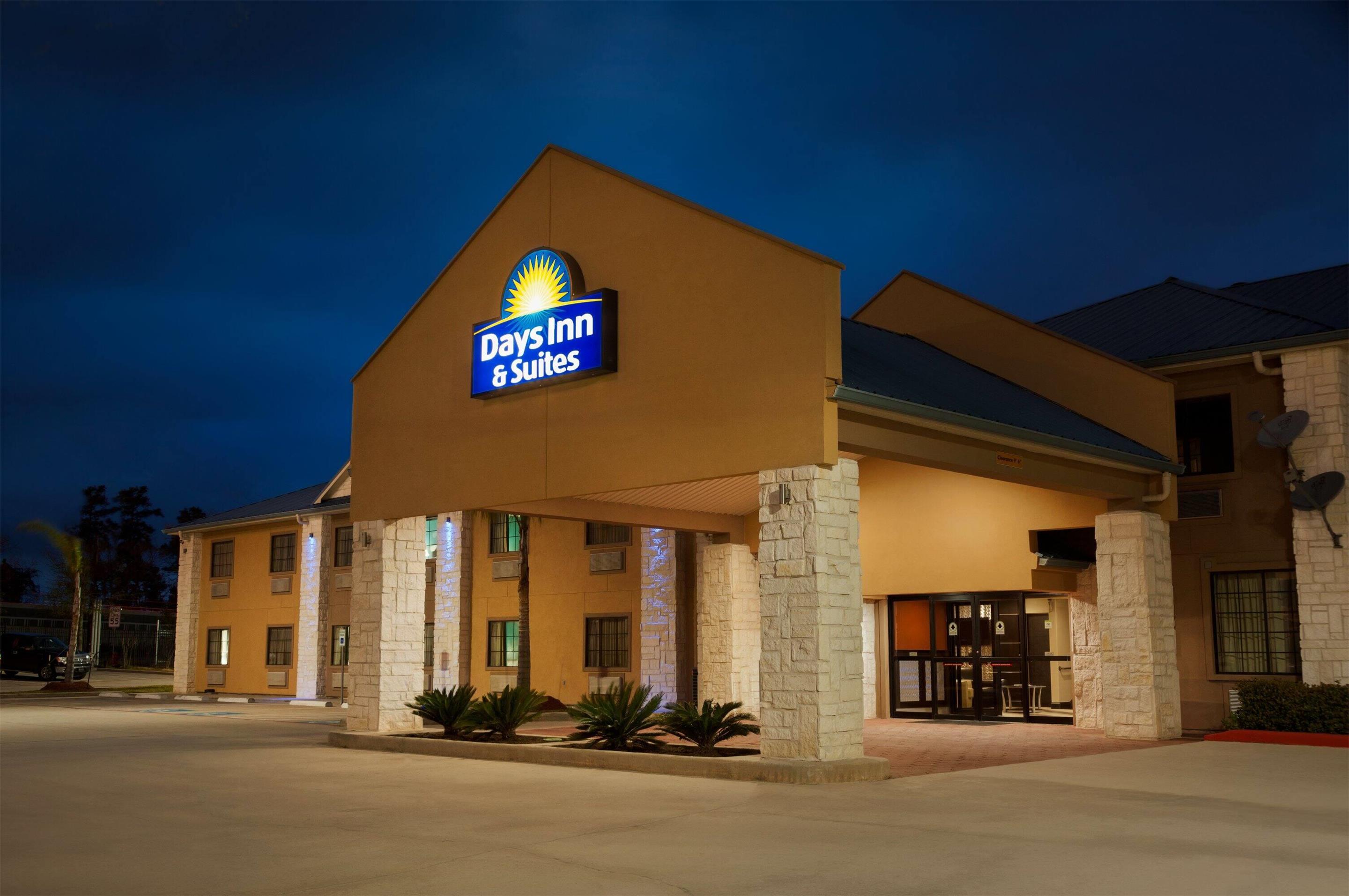 Exterior | Days Inn & Suites by Wyndham Conroe North