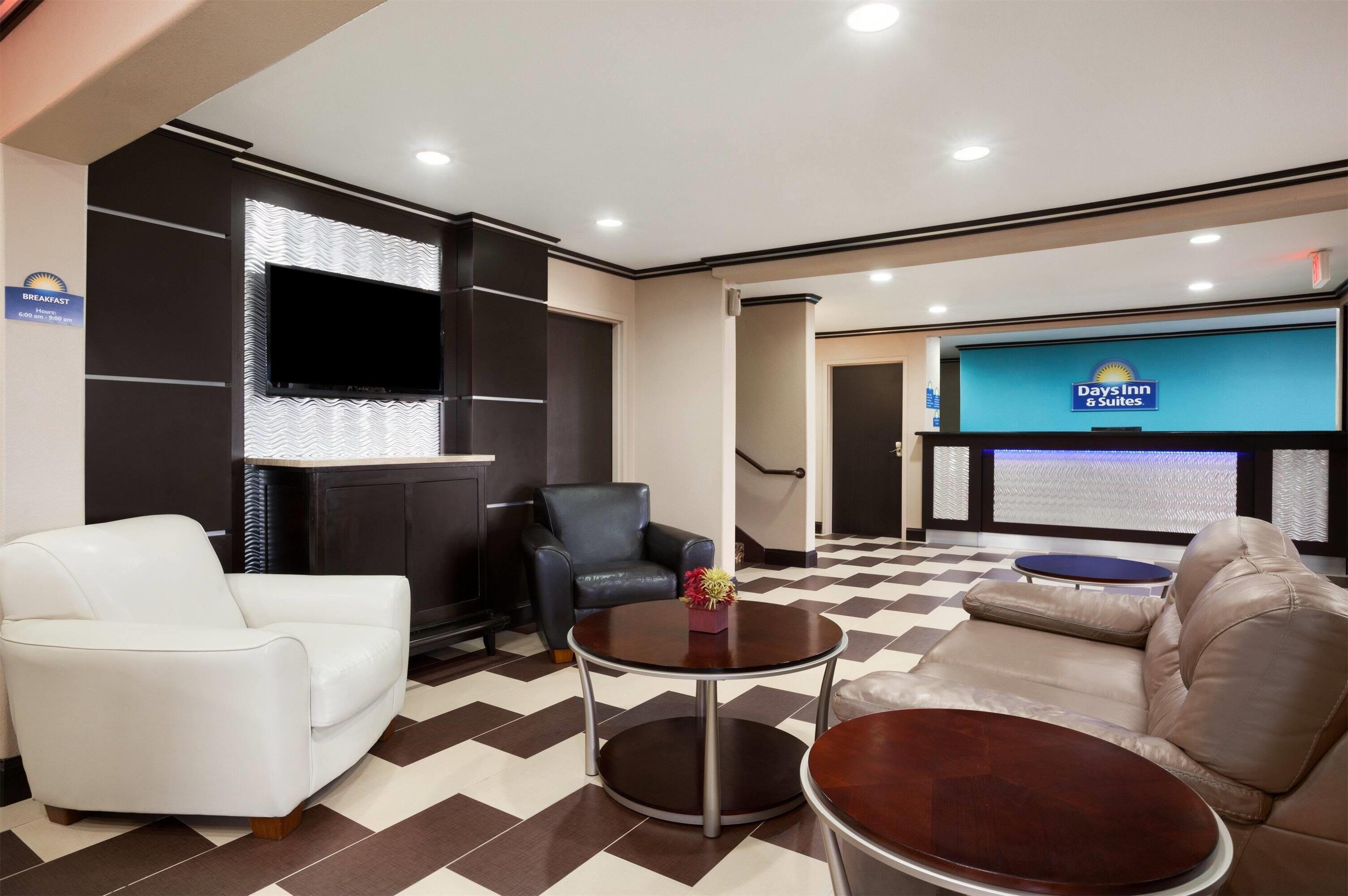 Lobby | Days Inn & Suites by Wyndham Conroe North