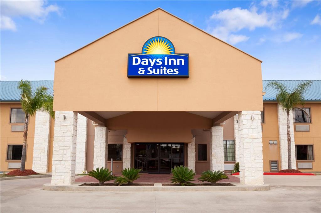 Days Inn & Suites Conroe North