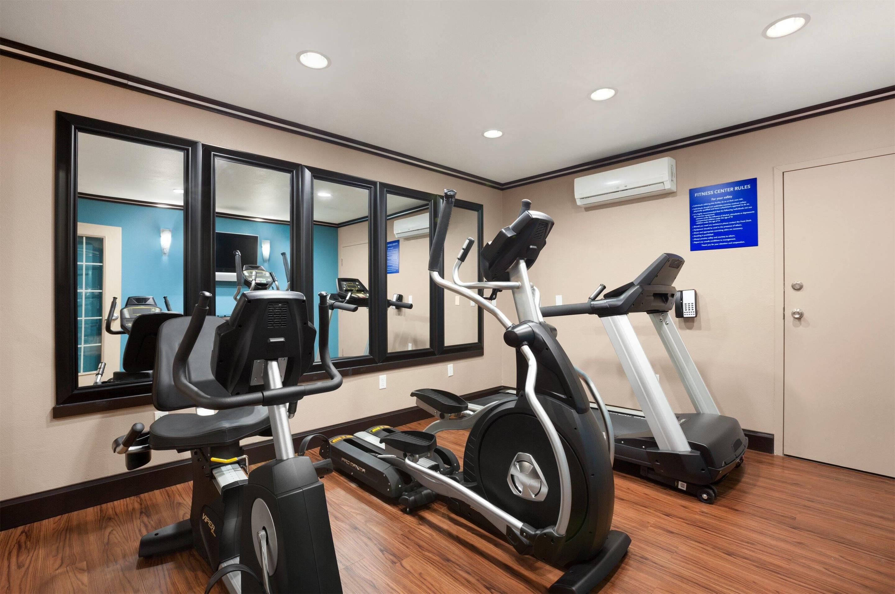 Health club fitness center gym | Days Inn & Suites by Wyndham Conroe North
