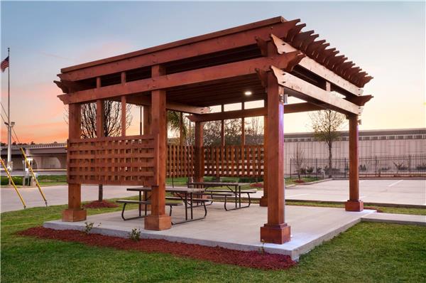 On-Site,Outdoor/Exterior,Gazebo