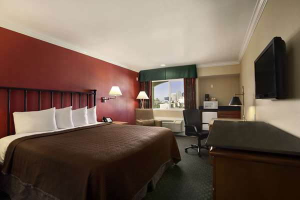  - Travelodge Downtown San Diego - I-5, Exit 14B