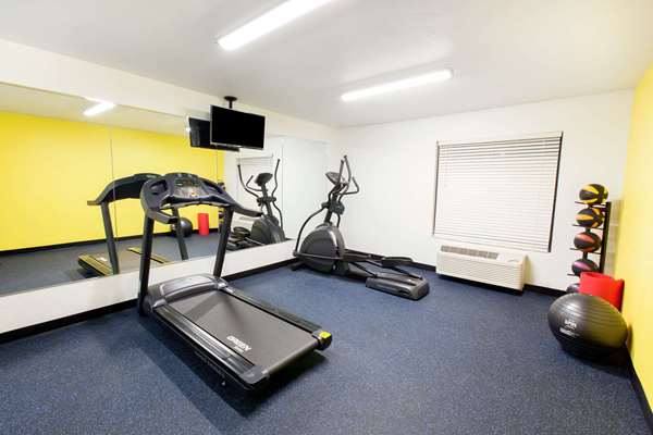 Fitness/ Exercise Room - Days Inn Norman