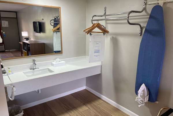  - Days Inn St Augustine Road Valdosta - I-75, Exit 18