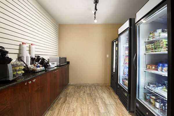  - Ramada Hotel Edson