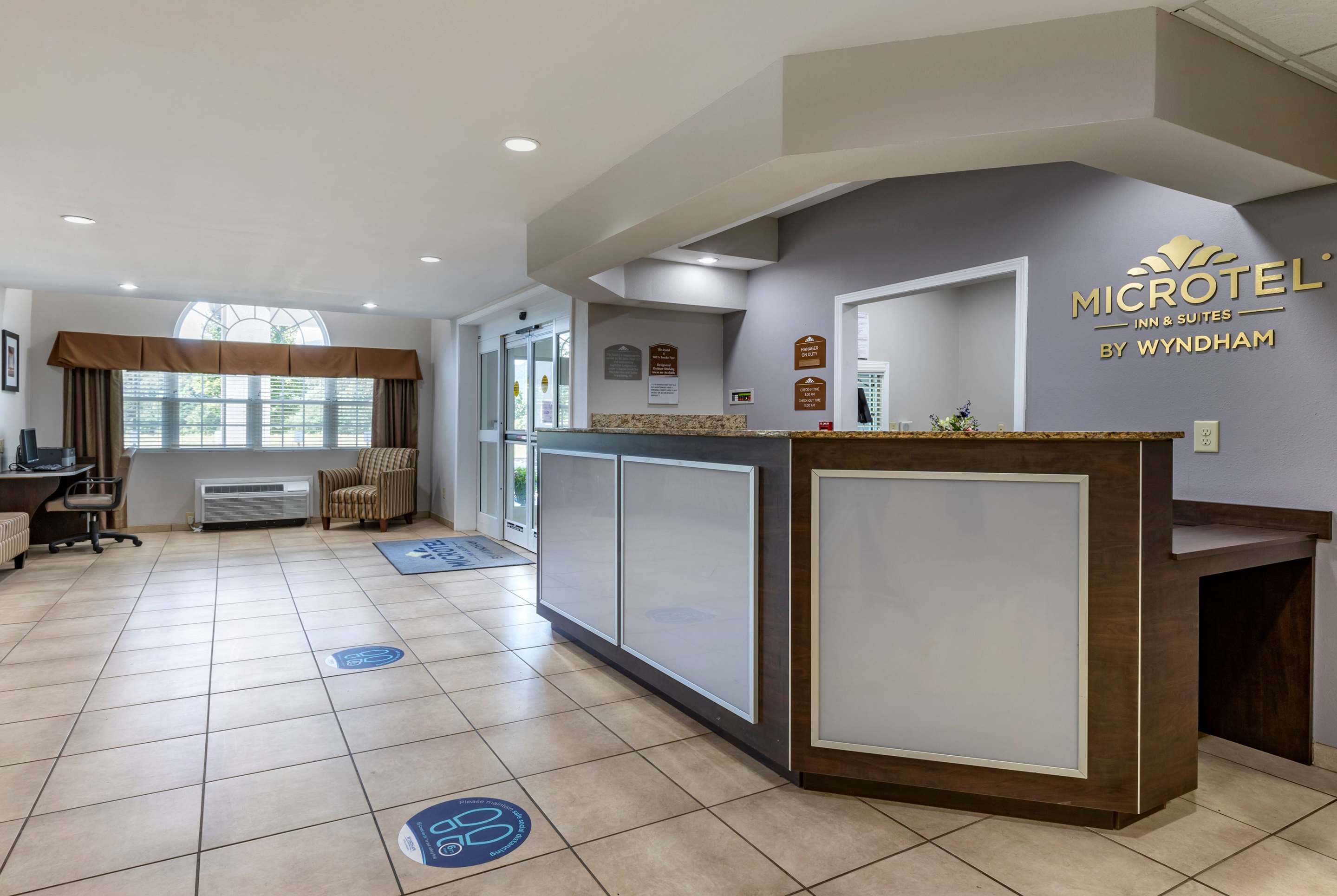 Lobby | Microtel Inn & Suites Dillsboro/Sylva