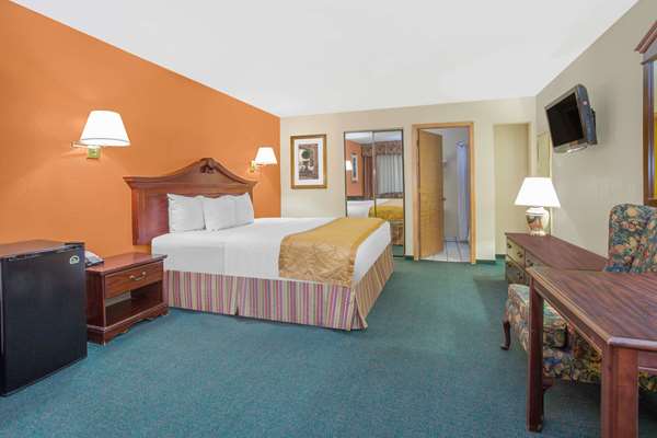  - Days Inn & Suites Red Rock Gallup