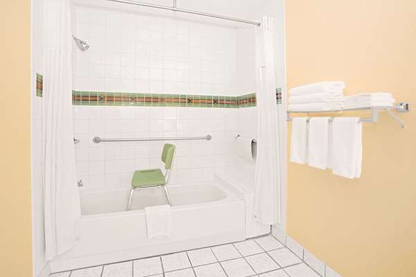  - Days Inn & Suites Red Rock Gallup